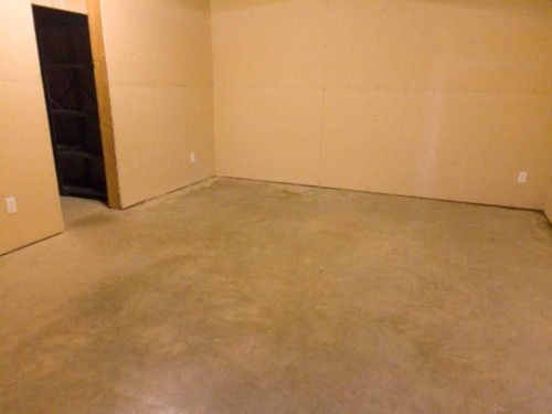 702 10 Avenue, Wainwright, AB - Indoor Photo Showing Other Room