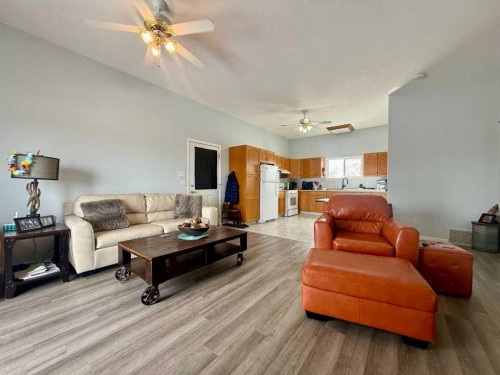 702 10 Avenue, Wainwright, AB - Indoor Photo Showing Living Room
