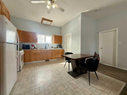 702 10 Avenue, Wainwright, AB - Indoor