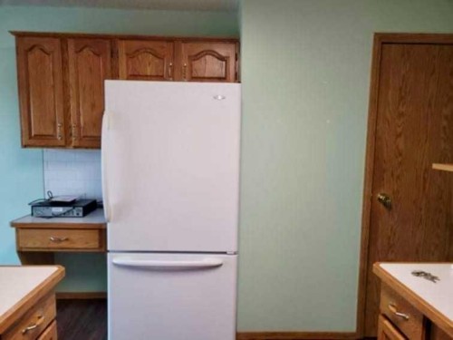 702 10 Avenue, Wainwright, AB - Indoor Photo Showing Kitchen