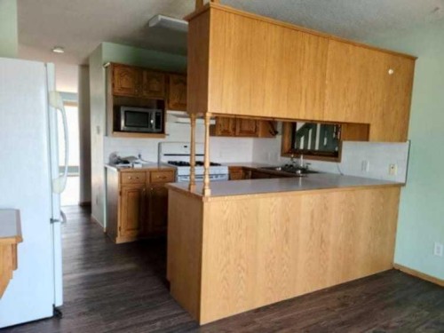 702 10 Avenue, Wainwright, AB - Indoor Photo Showing Kitchen