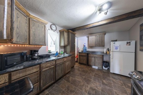 5620 49 Avenue, Lloydminster, SK - Indoor Photo Showing Kitchen With Double Sink
