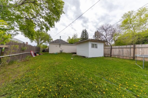 5620 49 Avenue, Lloydminster, SK - Outdoor