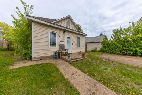 5620 49 Avenue, Lloydminster, SK - Outdoor