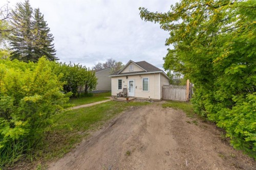 5620 49 Avenue, Lloydminster, SK - Outdoor