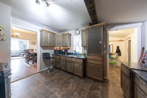 5620 49 Avenue, Lloydminster, SK - Indoor Photo Showing Kitchen