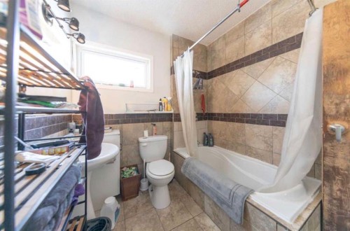 5530 49 Street, Lloydminster, SK - Indoor Photo Showing Bathroom