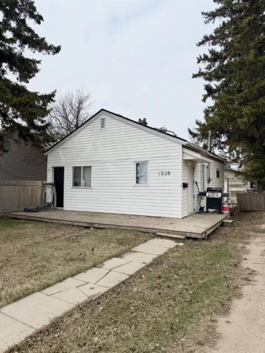 5530 49 Street, Lloydminster, SK - Outdoor