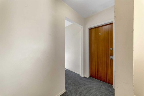 5619 46 Street, Lloydminster, AB - Indoor Photo Showing Other Room