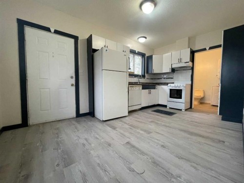 5009 54A Street, Lloydminster, AB - Indoor Photo Showing Kitchen