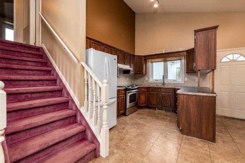 2706 57B Avenue, Lloydminster, AB - Indoor Photo Showing Kitchen