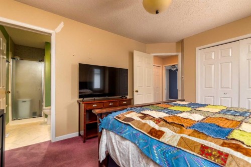 2706 57B Avenue, Lloydminster, AB - Indoor Photo Showing Bedroom
