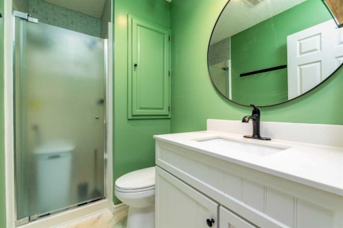 2706 57B Avenue, Lloydminster, AB - Indoor Photo Showing Bathroom