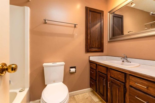 2706 57B Avenue, Lloydminster, AB - Indoor Photo Showing Bathroom