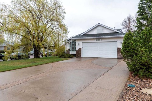 2706 57B Avenue, Lloydminster, AB - Outdoor With Facade