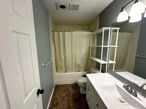1634 5A Street, Wainwright, AB - Indoor Photo Showing Bathroom