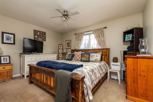 2305 51 Avenue, Lloydminster, AB - Indoor Photo Showing Bedroom