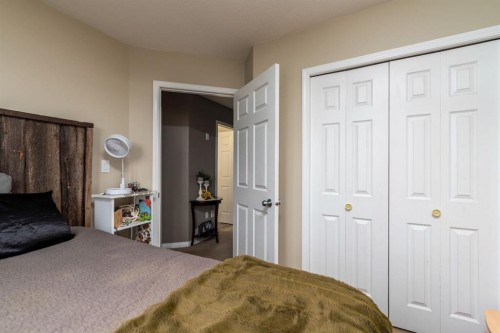 2305 51 Avenue, Lloydminster, AB - Indoor Photo Showing Bedroom