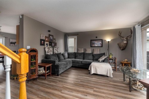 2305 51 Avenue, Lloydminster, AB - Indoor Photo Showing Living Room