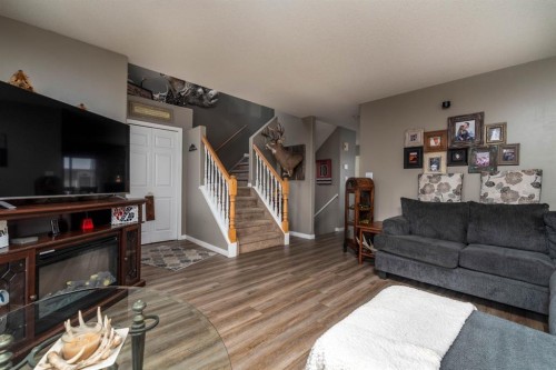 2305 51 Avenue, Lloydminster, AB - Indoor Photo Showing Living Room