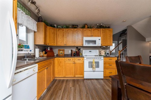 2305 51 Avenue, Lloydminster, AB - Indoor Photo Showing Kitchen With Double Sink