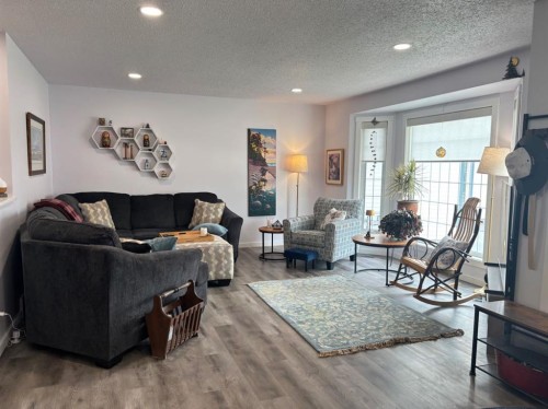 5307 40A Street, Provost, AB - Indoor Photo Showing Living Room