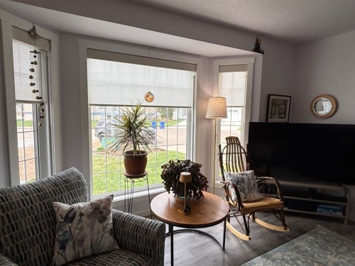 5307 40A Street, Provost, AB - Indoor Photo Showing Living Room