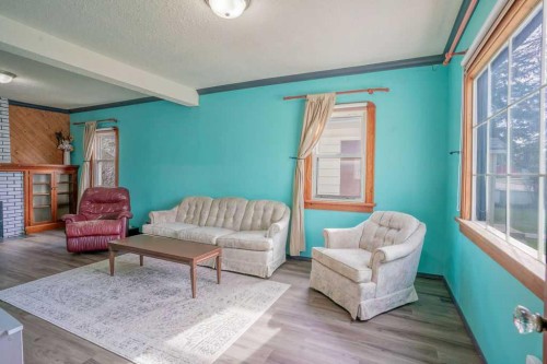 4716 52 Avenue, Vermilion, AB - Indoor Photo Showing Living Room