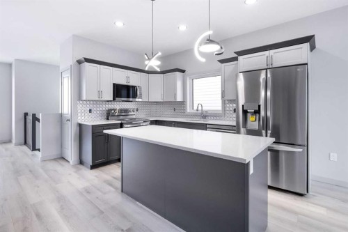 3321 41 Avenue, Lloydminster, SK - Indoor Photo Showing Kitchen With Upgraded Kitchen
