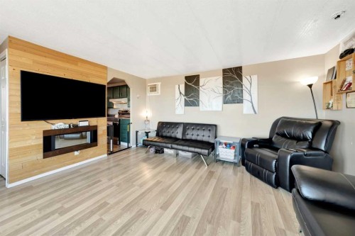 Pt Ne 03-48-27-W3, Rural, SK - Indoor Photo Showing Living Room