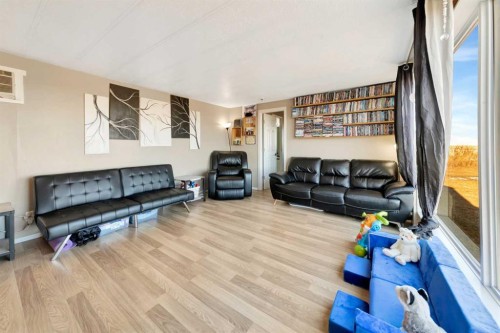 Pt Ne 03-48-27-W3, Rural, SK - Indoor Photo Showing Living Room
