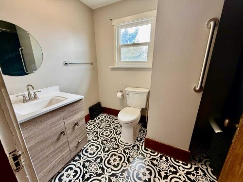 5127 47 Street, Provost, AB - Indoor Photo Showing Bathroom