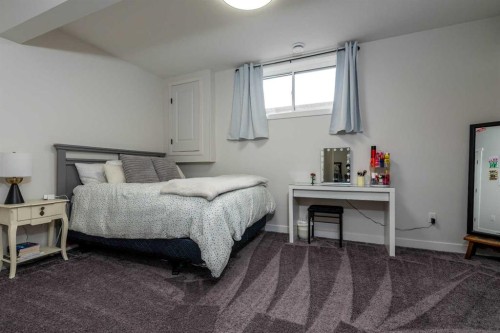 7302 37 Street Close, Lloydminster, AB - Indoor Photo Showing Bedroom