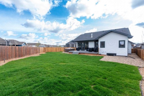 7302 37 Street Close, Lloydminster, AB - Outdoor