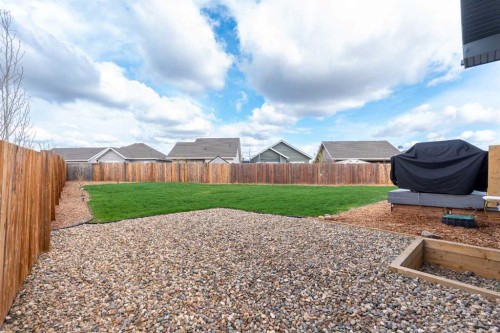 7302 37 Street Close, Lloydminster, AB - Outdoor