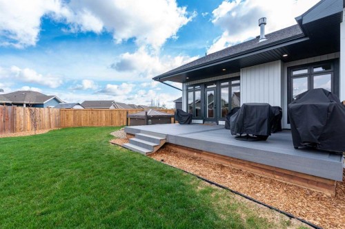 7302 37 Street Close, Lloydminster, AB - Outdoor