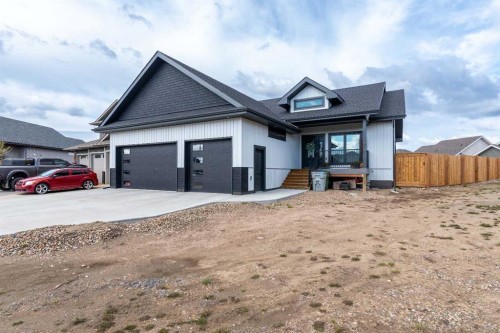 7302 37 Street Close, Lloydminster, AB - Outdoor