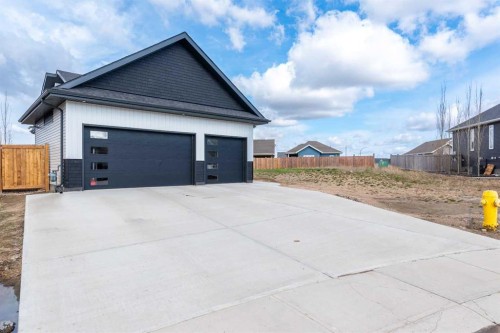 7302 37 Street Close, Lloydminster, AB - Outdoor