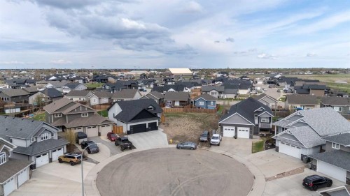 7302 37 Street Close, Lloydminster, AB - Outdoor