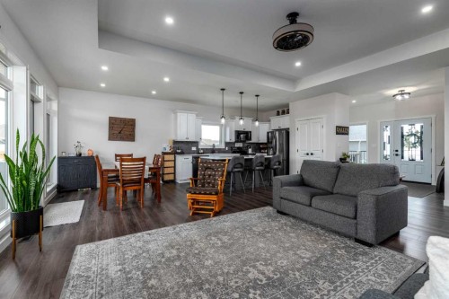 7302 37 Street Close, Lloydminster, AB - Indoor Photo Showing Living Room