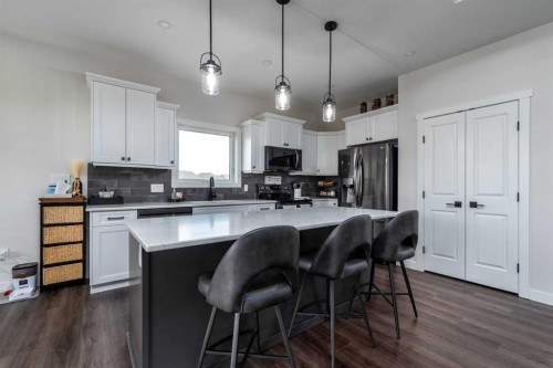 7302 37 Street Close, Lloydminster, AB - Indoor Photo Showing Kitchen