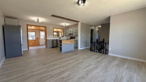 5205 32 Street, Lloydminster, AB - Indoor Photo Showing Kitchen