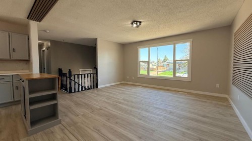 5205 32 Street, Lloydminster, AB - Indoor