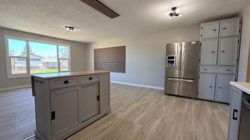 5205 32 Street, Lloydminster, AB - Indoor Photo Showing Other Room