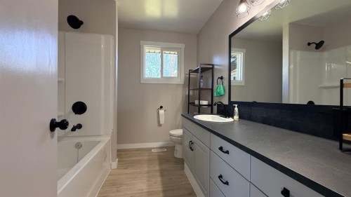 5205 32 Street, Lloydminster, AB - Indoor Photo Showing Bathroom