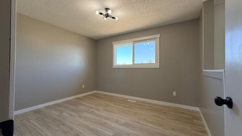 5205 32 Street, Lloydminster, AB - Indoor Photo Showing Other Room
