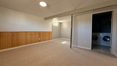 5205 32 Street, Lloydminster, AB - Indoor Photo Showing Laundry Room