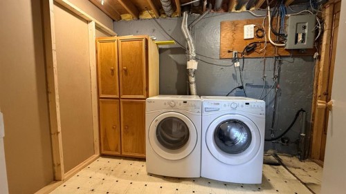 5205 32 Street, Lloydminster, AB - Indoor Photo Showing Laundry Room