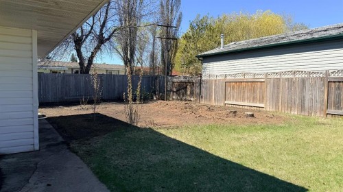 5205 32 Street, Lloydminster, AB - Outdoor