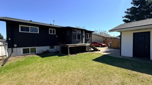 5205 32 Street, Lloydminster, AB - Outdoor